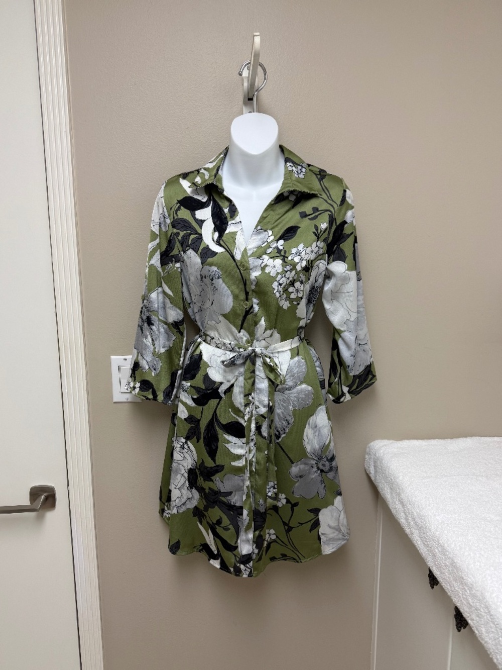 NEW! Sara Michelle Collared Shirt Dress with Tie Waist Green Floral Print Size S